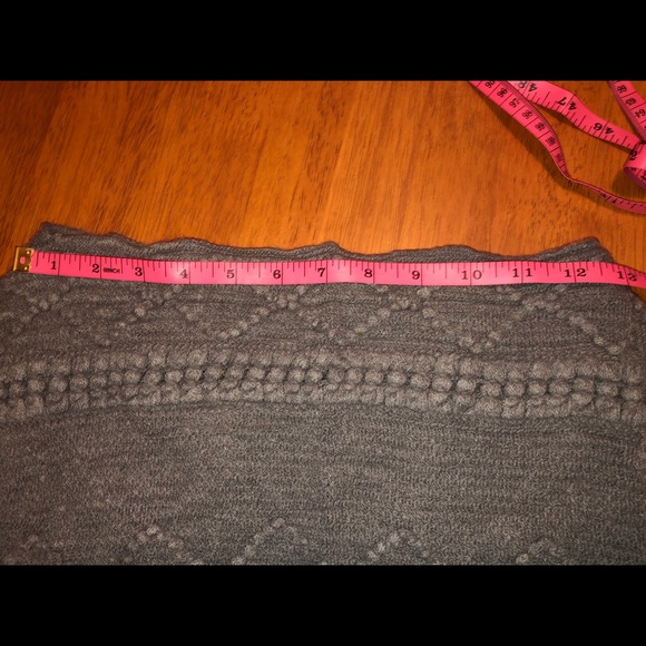 Gray poncho with tassel trim - Picture 7 of 8